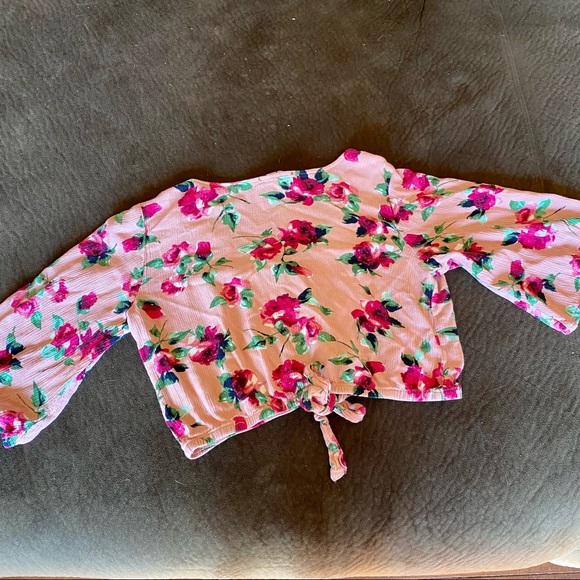 Ambiance pink floral summer crop top - Picture 3 of 3